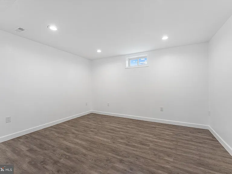 217 Bridgewater Dr — Photo 12