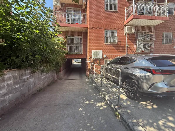 132-36 Pople Avenue image 18 of 19