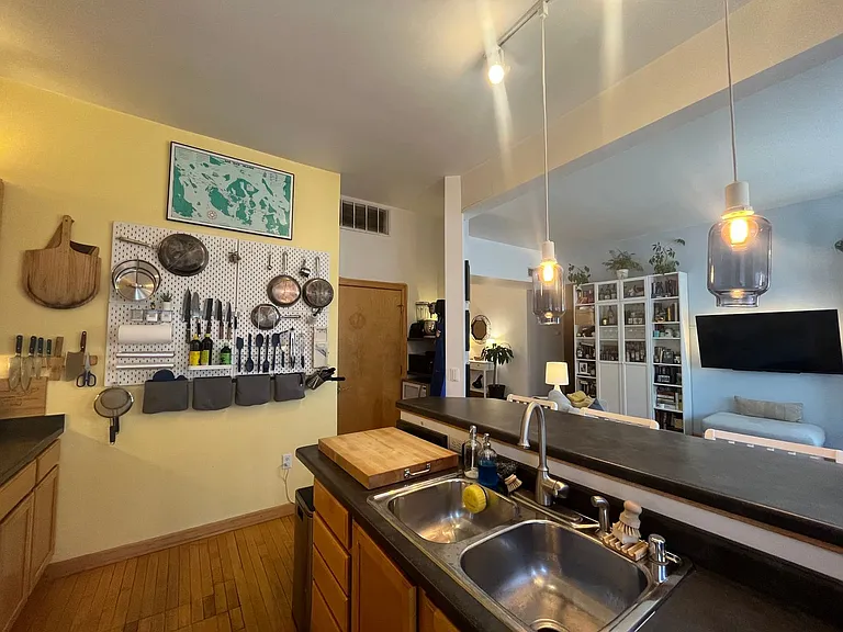 624 E Ogden Ave — Photo 13