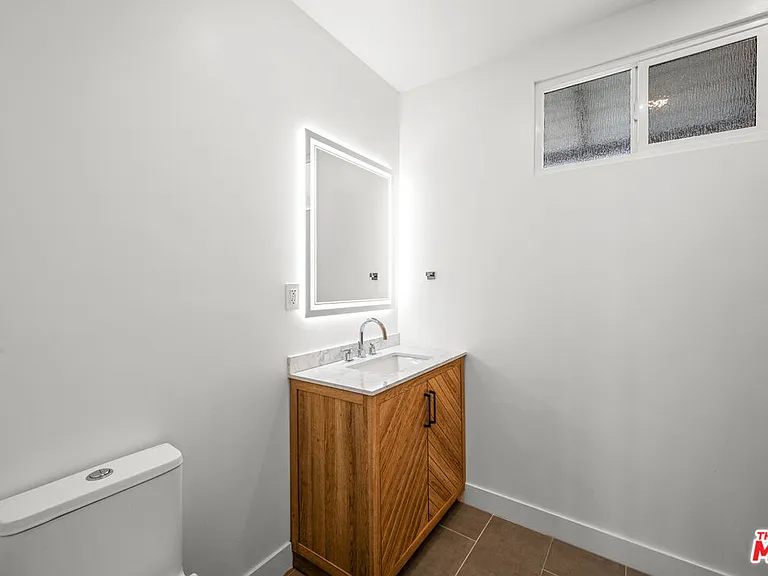 1246 N Formosa Ave — Photo 16
