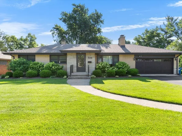 5831 Washington St, Downers Grove, IL 60516