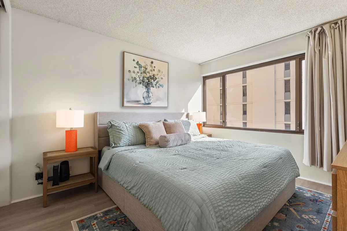Building Photo - 2140 Kuhio Ave #801