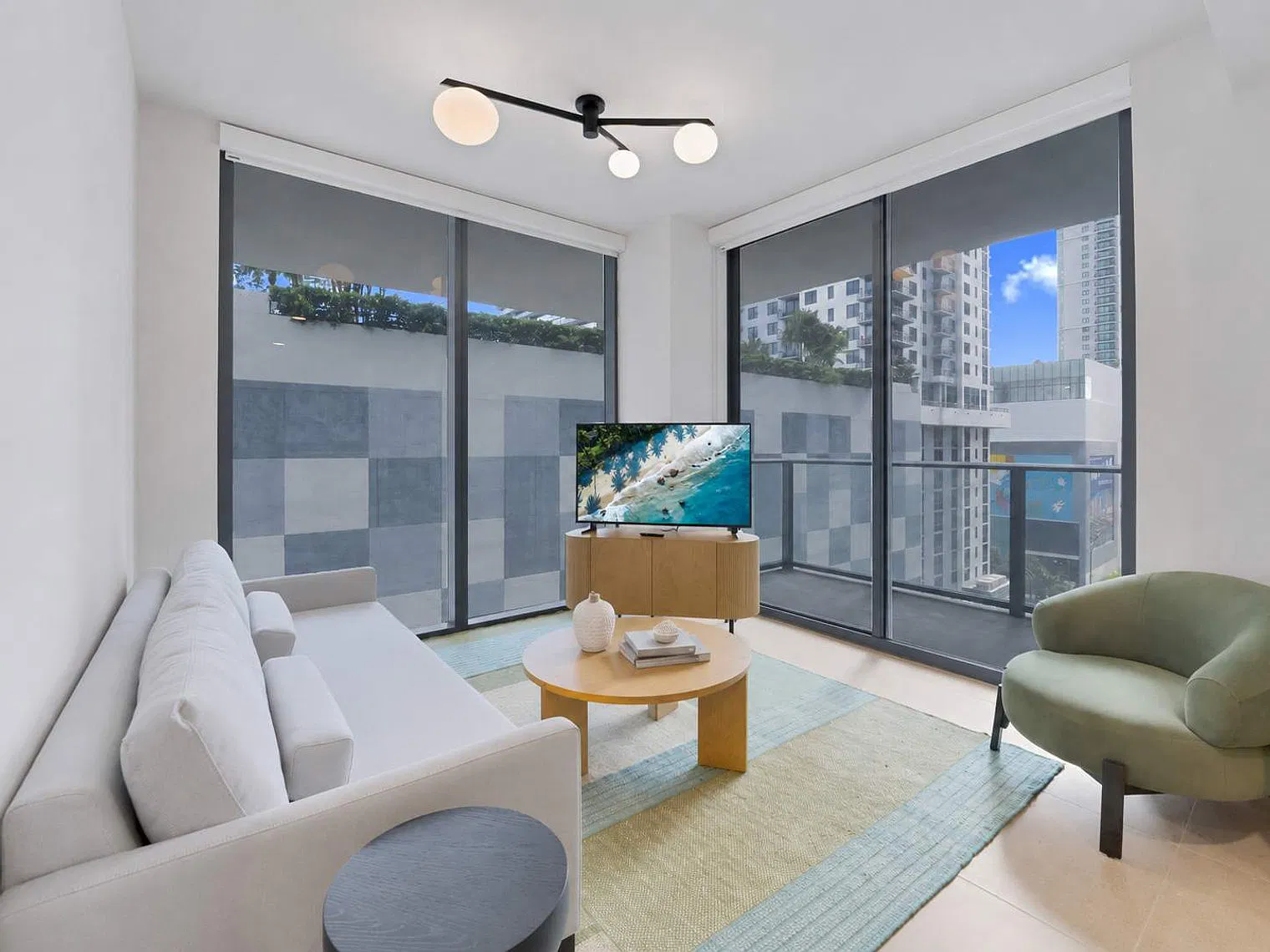 2 bed, 2.0 bath, 796 sqft, $7,969 — Photo 2