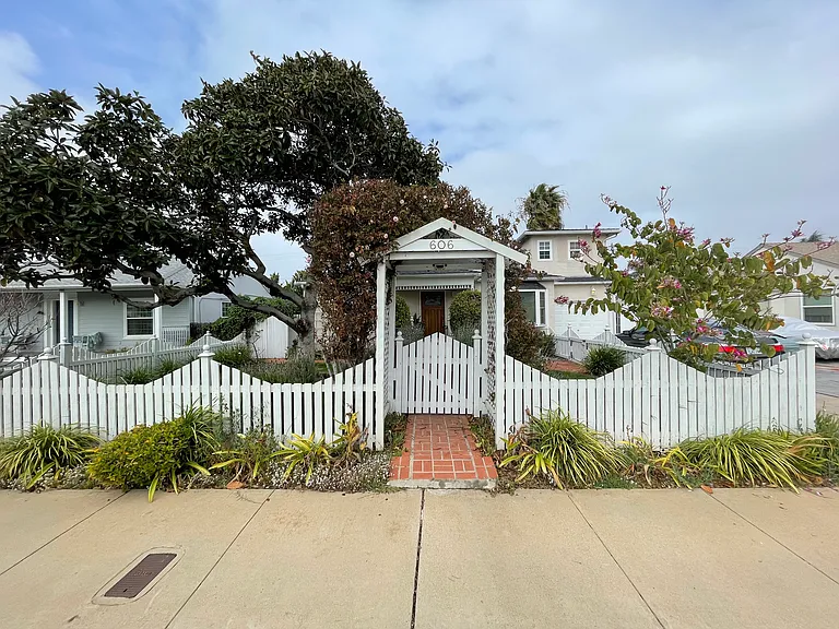 606 Spruce St — Photo 14