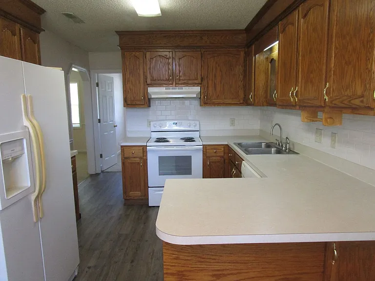 2555 Nicholson Dr — Photo 6