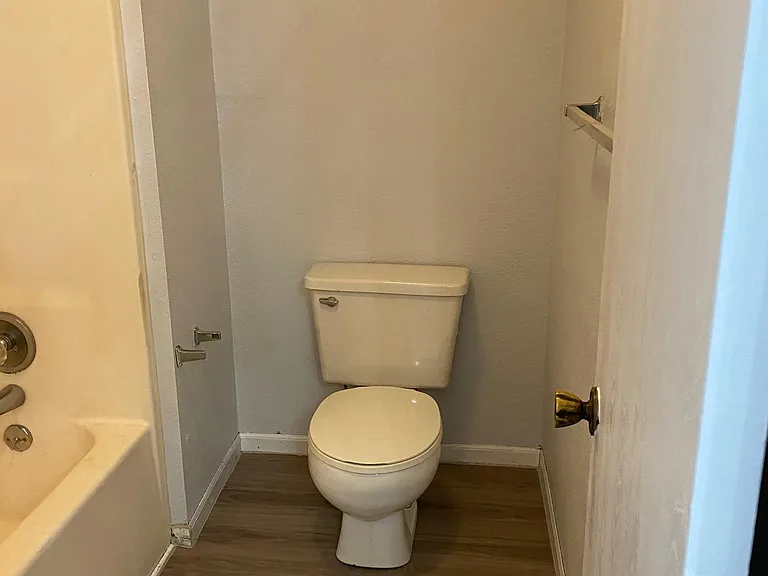 422 NE Churchill St #422 — Photo 5