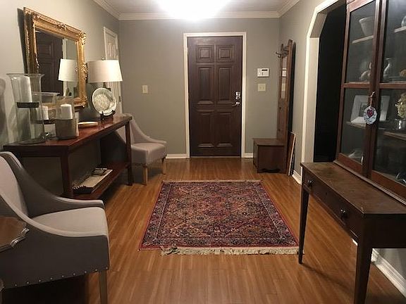 Foyer-formal dining to right