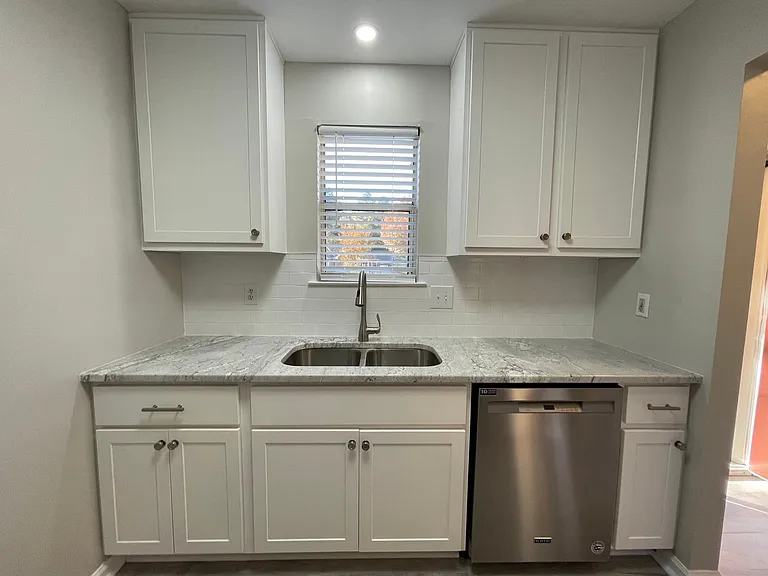 404 Huntington Park Dr #404 — Photo 5