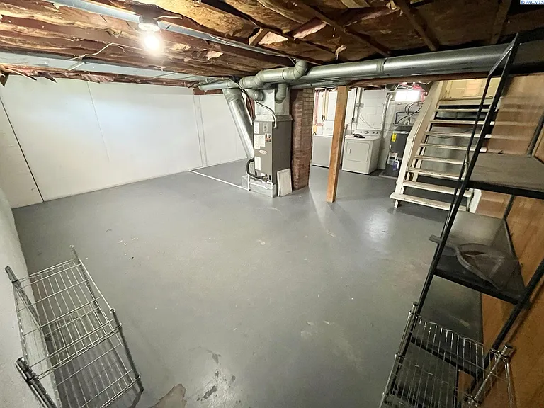 222 Casey Ave — Photo 17