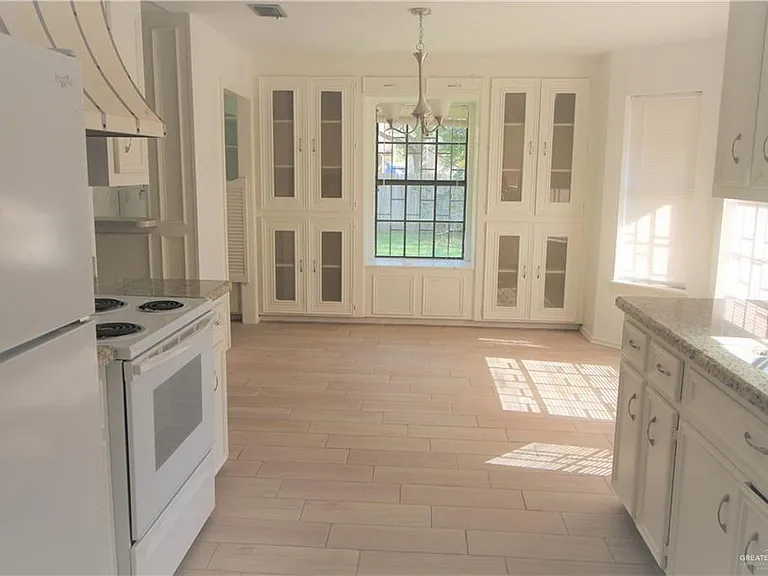 3400 N Cynthia St — Photo 16