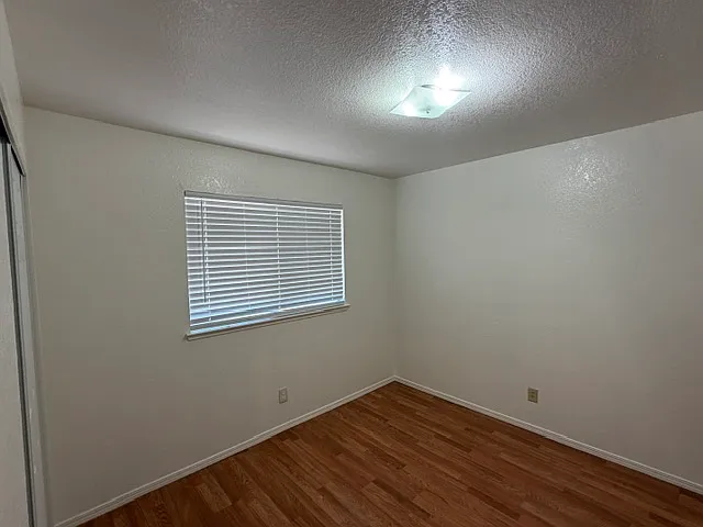804 Niles Ct — Photo 12