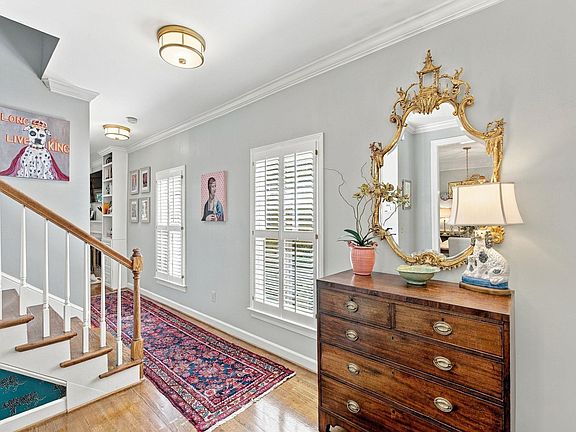 5th image of 111 Fuller St