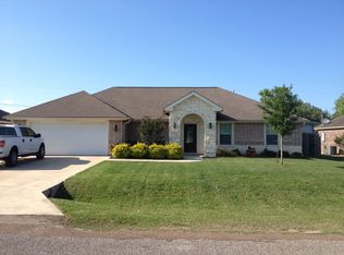 208 Falcon Ln, Victoria, TX 77905