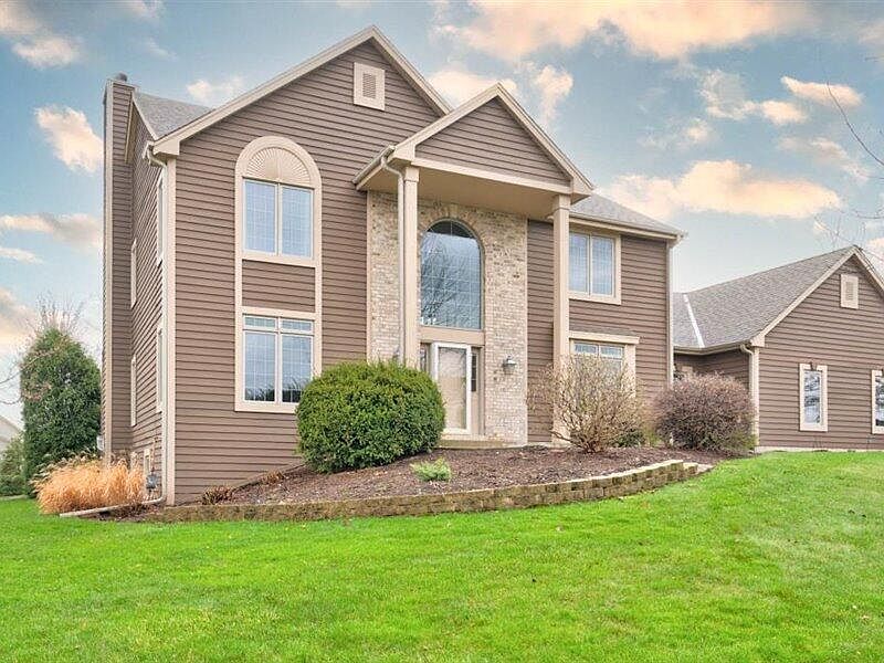 1st image of N54W16909 Ravenwood Dr