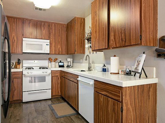 5th image of 582 Wyeth Ln
