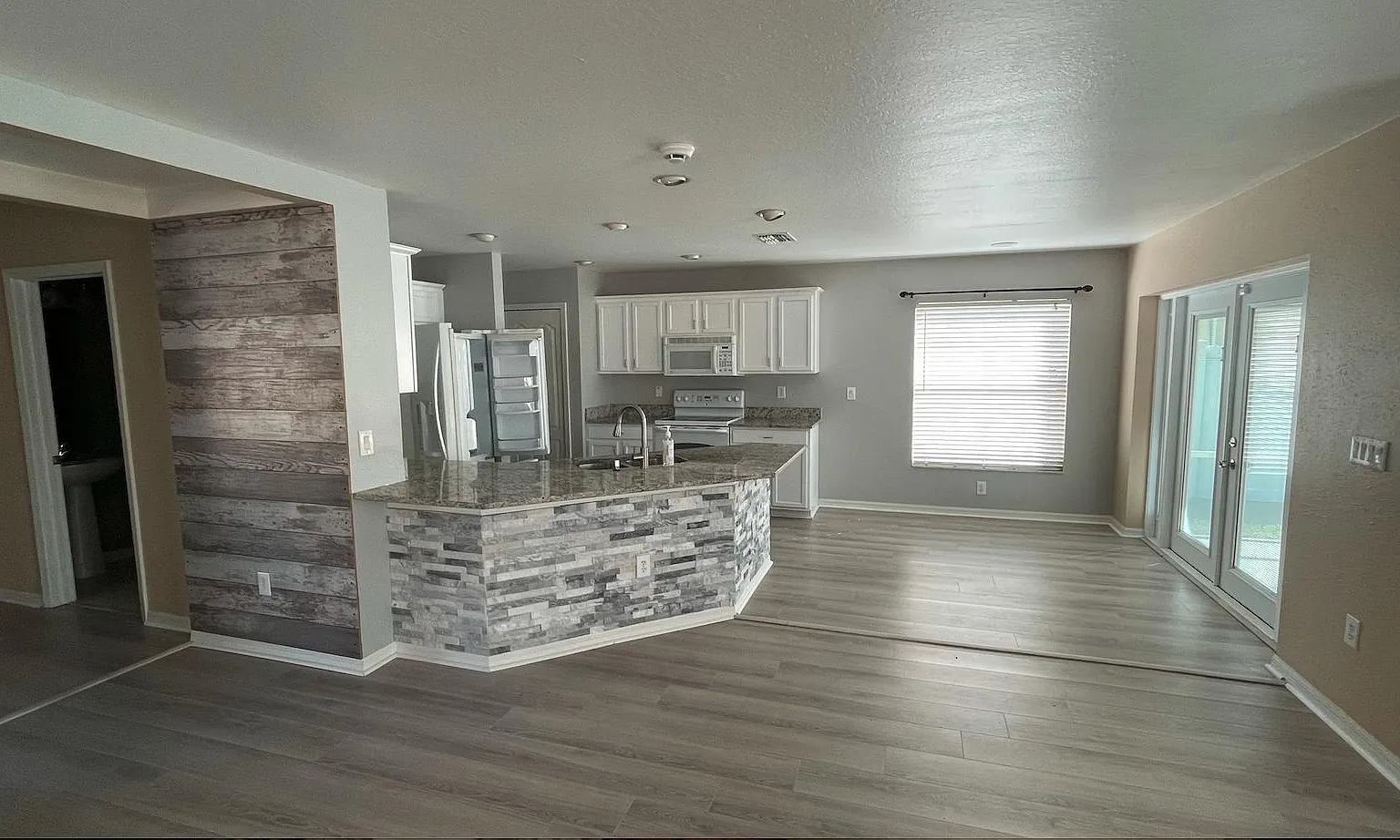 3 bed, 1716 sqft, $2,300 — Photo 2