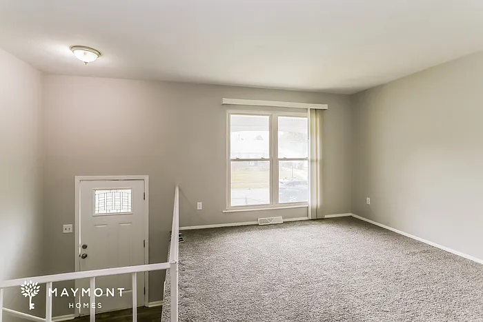 2637 Sherborne Cres — Photo 6