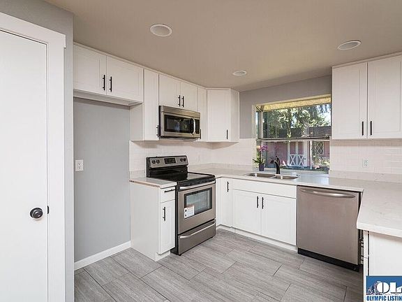 5th image of 2025 Fir St SE