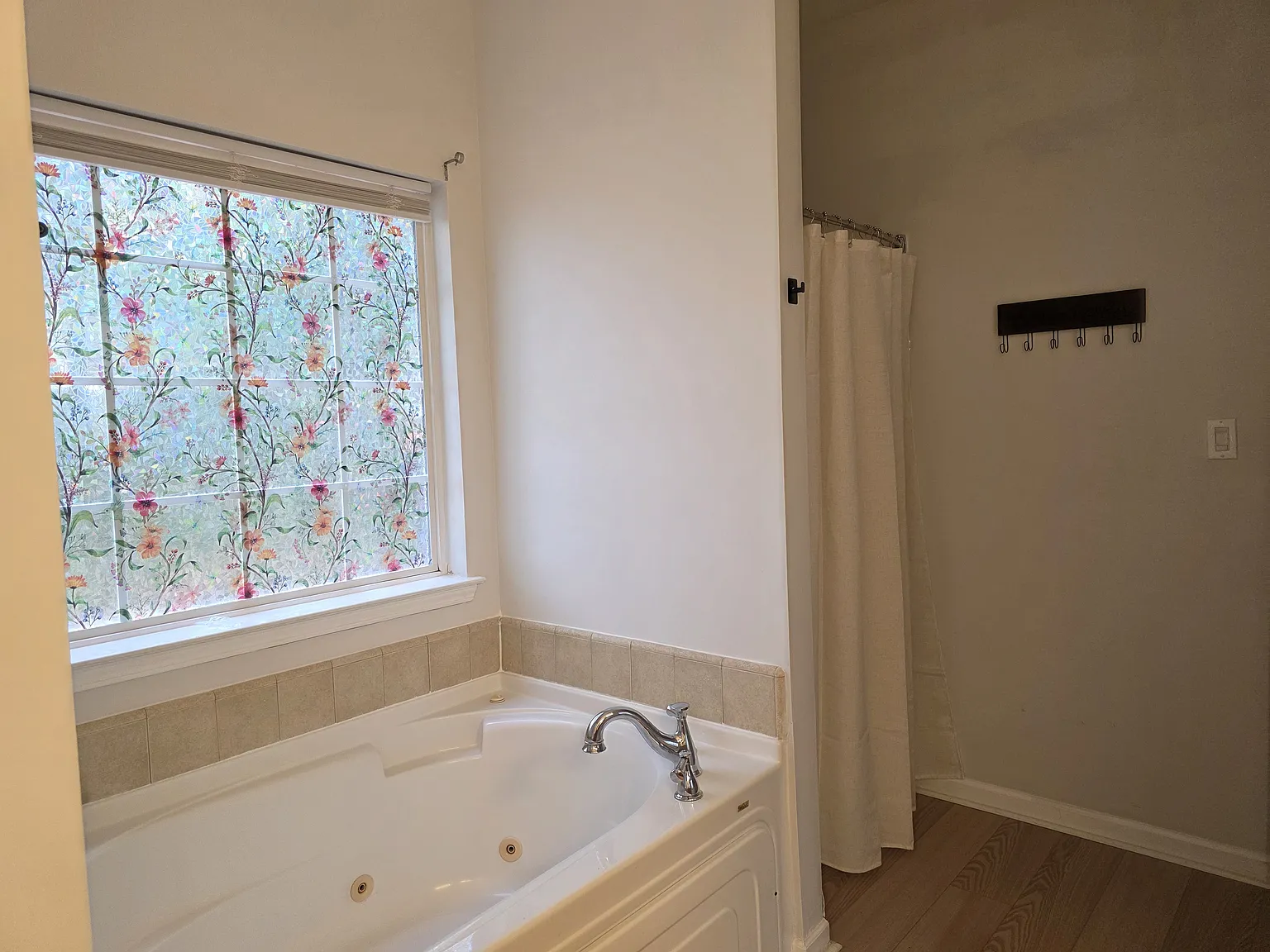 4 bed, 2399 sqft, $3,500 — Photo 4