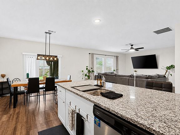 3rd image of 1324 Fleckman Dr
