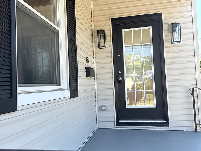 4551 Lamont Ave — Photo 2