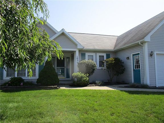 2nd image of 1096 Fawn Wood Dr