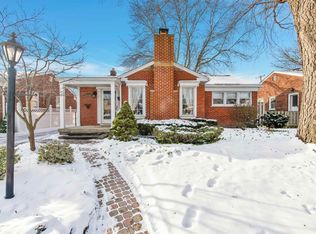 21328 Severn Rd, Harper Woods, MI 48225