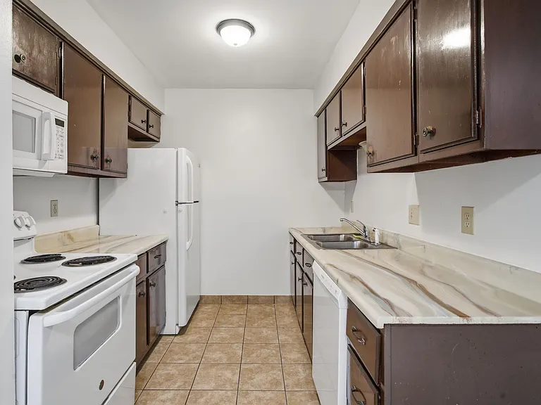 825 South Grand Avenue — Photo 5