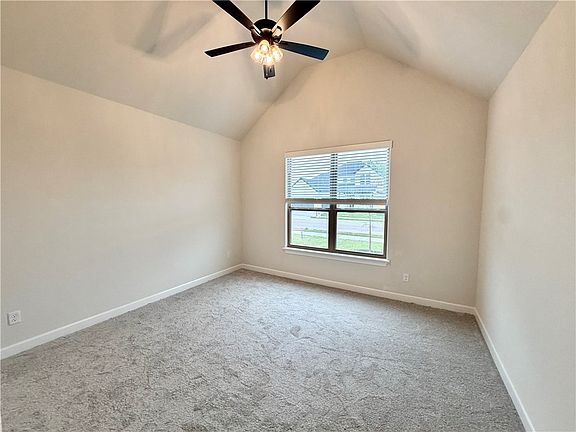 3rd image of 1812 Farmer St