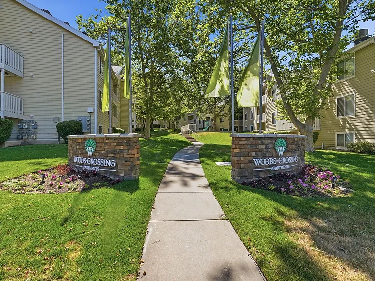 Woods Crossing Apartments — Photo 8