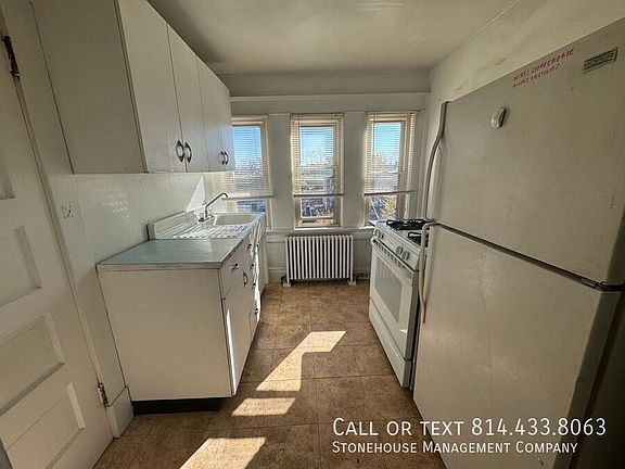 4th image of 440 W 10th St APT 9