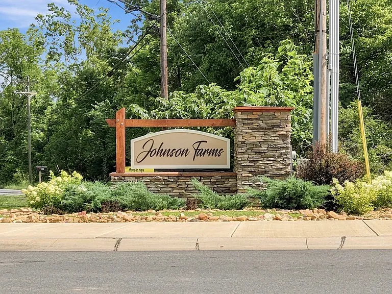 1041 Persimmon Ln — Photo 25