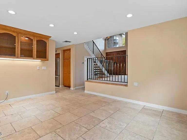 447 Santa Barbara Cir — Photo 4