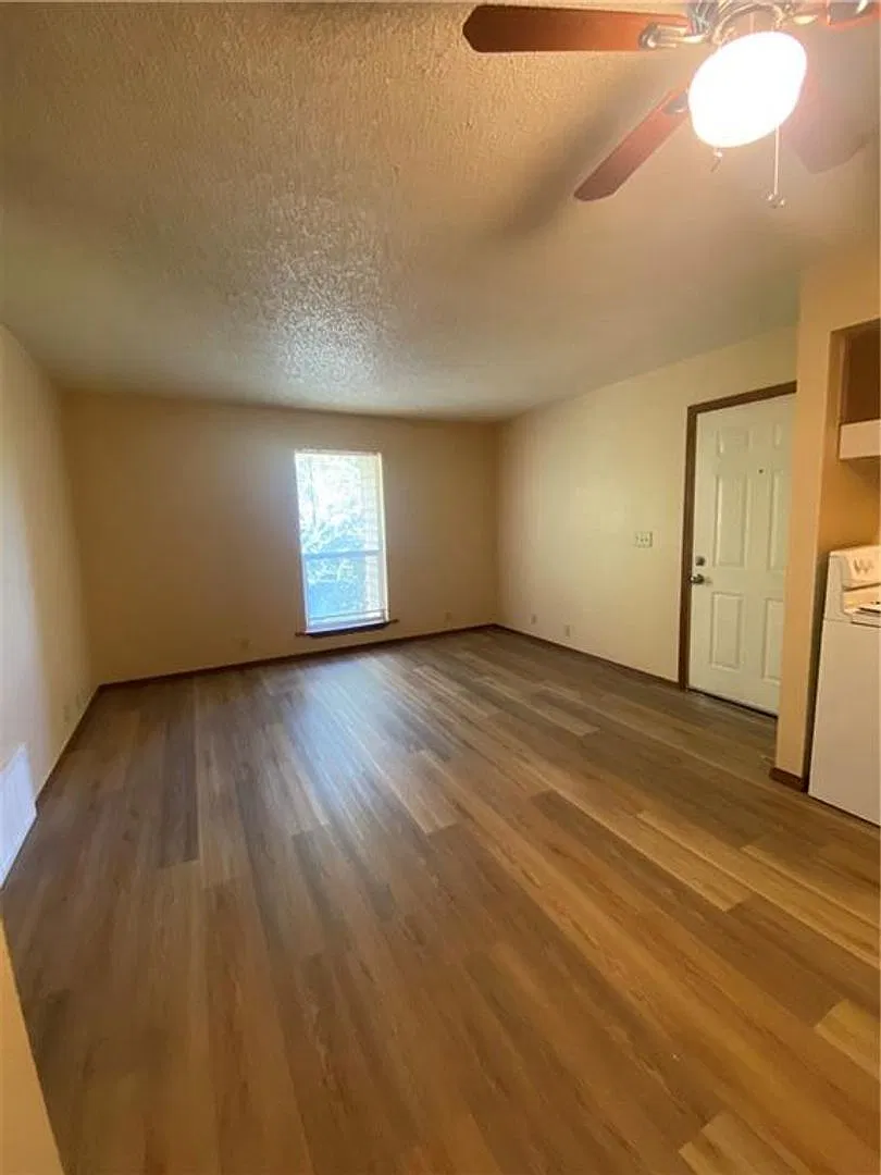 Two bedroom apartment in Noble — Photo 3