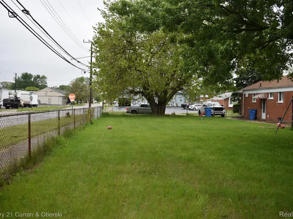 5910 N Waverly St, Dearborn Heights, MI 48127