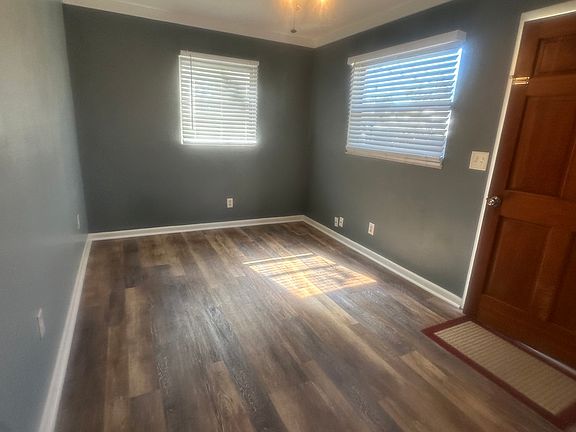 Living room w/entrance door