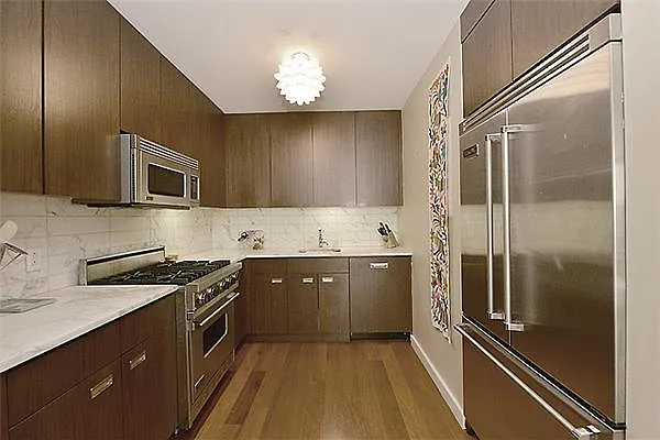 Sold by R New York | media 13