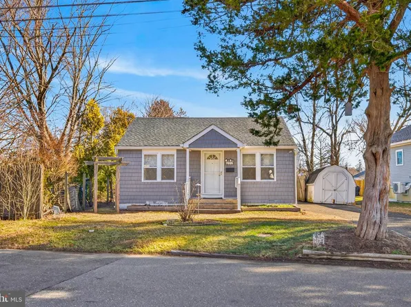 22 Twin Dr, New Egypt, NJ 08533