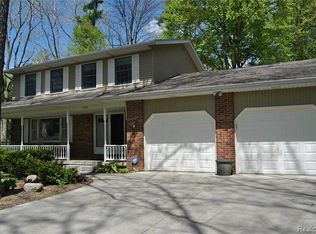 1263 Maple Grove Rd, Lapeer, MI 48446