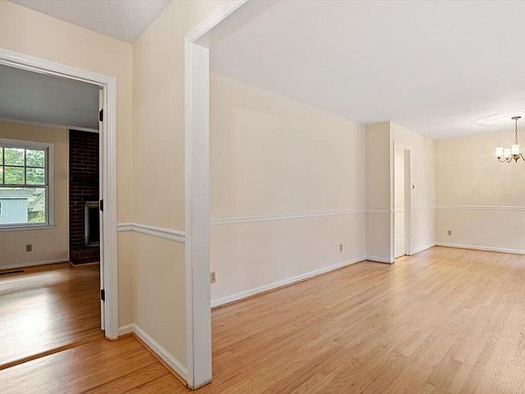 4th image of 948 Clarion Dr