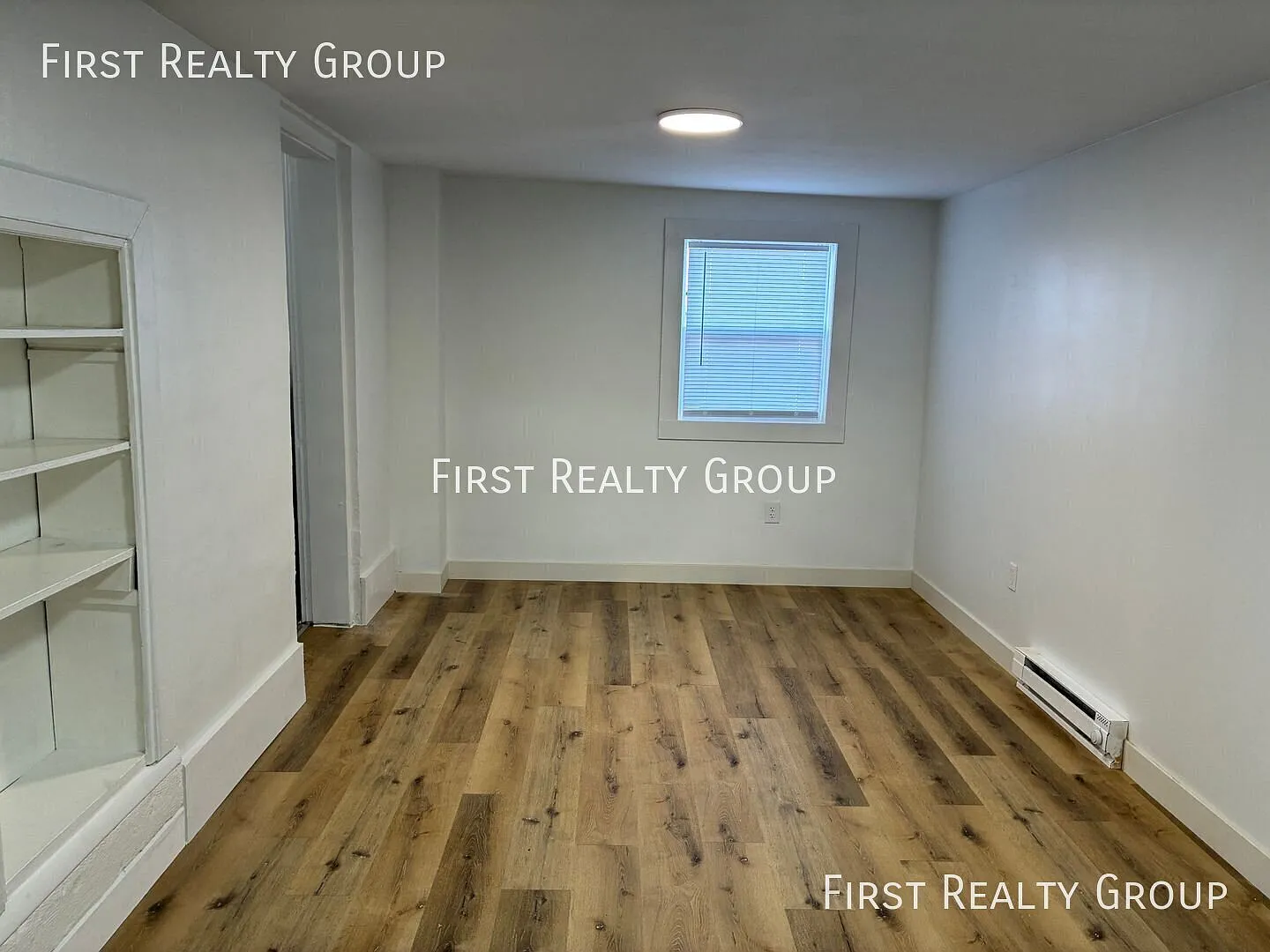 1 Bedroom Upstairs Apartment, Move in Ready! — Photo 3