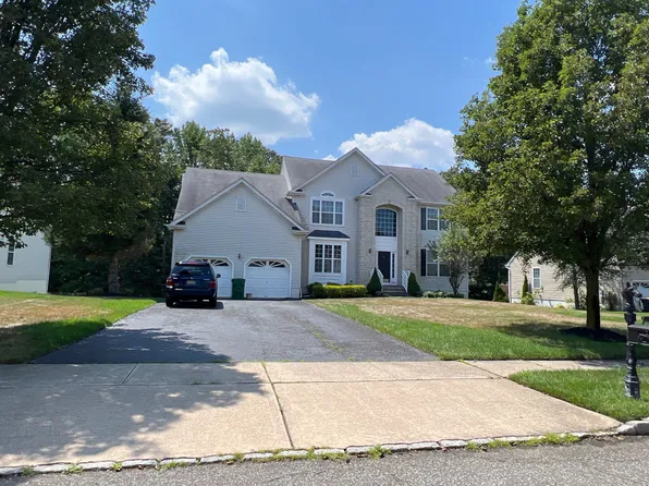 54 McFarlane Cir, Monroe Township, NJ 08831