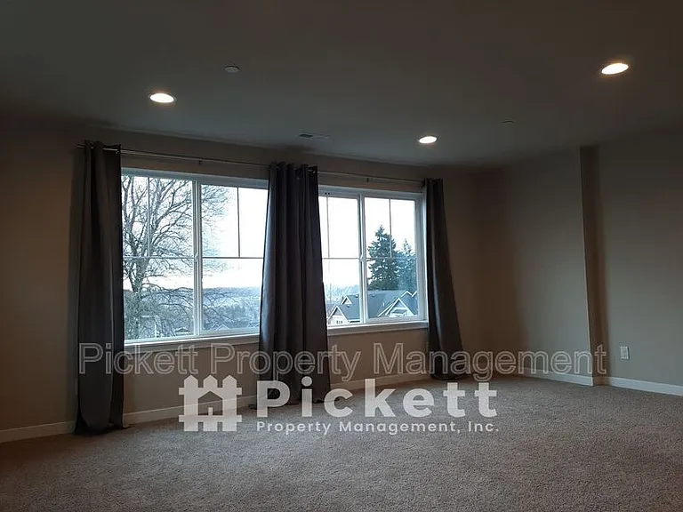 1004 Samara St — Photo 6