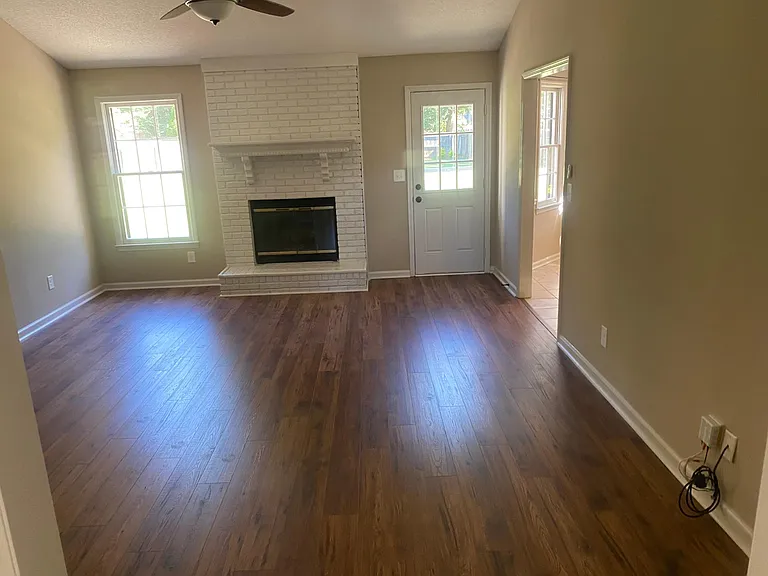 113 Springfield Ln — Photo 6