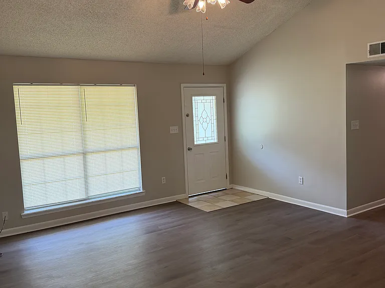 11 Kim Ln — Photo 5