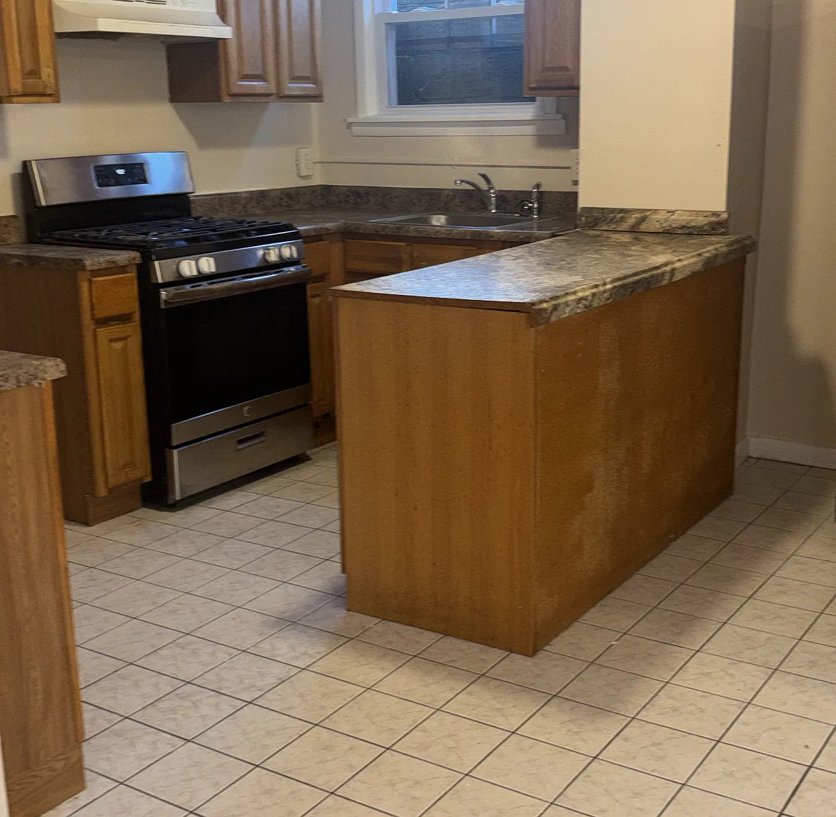 3 bed, 1000 sqft, $2,350 — Photo 2