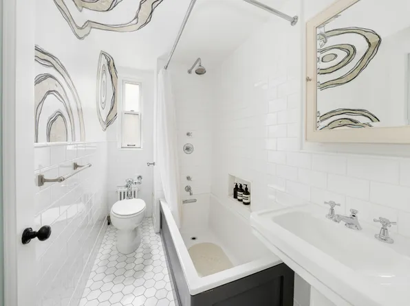 51 5th Avenue image 7 of 10