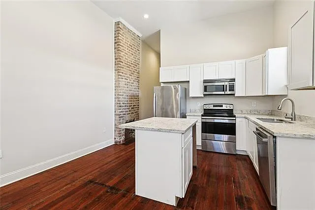2032 Saint Andrew St — Photo 7