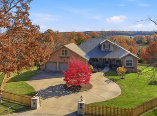 1734 Yoachum Dr, Nixa, MO 65714