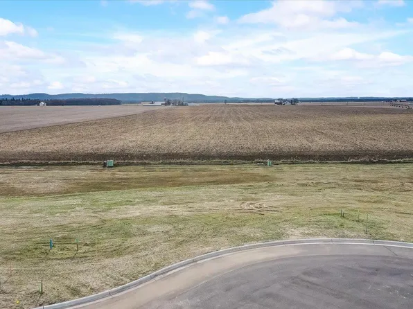 260 Falcon Ct #83, Sauk City, WI 53583